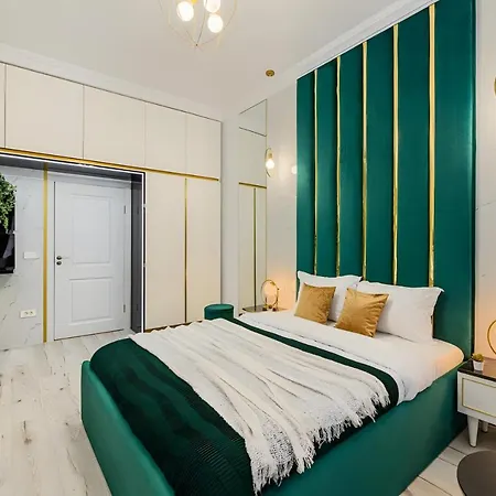 Golden Greens - Luxury Design & Self Check-in Apartment