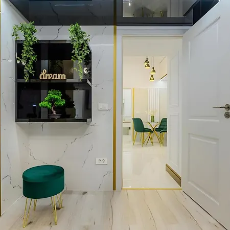 Golden Greens - Luxury Design & Self Check-in *