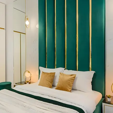 Golden Greens - Luxury Design & Self Check-in * Brașov