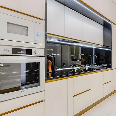 Golden Greens - Luxury Design & Self Check-in *