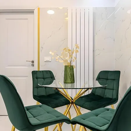 Apartment Golden Greens - Luxury Design & Self Check-in Brașov