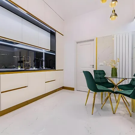 Golden Greens - Luxury Design & Self Check-in * Brașov