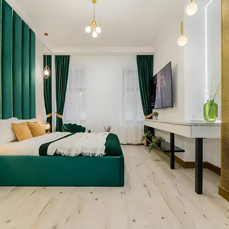 Golden Greens - Luxury Design & Self Check-in Apartment