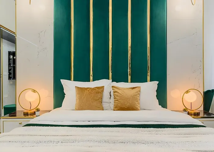 Golden Greens - Luxury Design & Self Check-in *